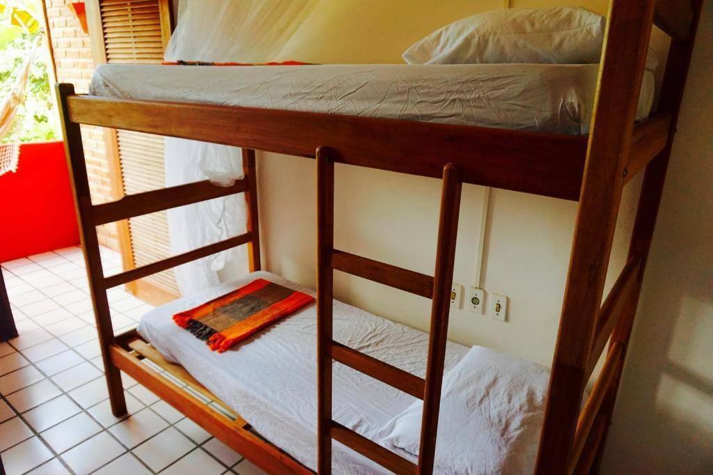 Novos Baianos Hostel E Pousada Porto Seguro Exteriör bild A bunk bed