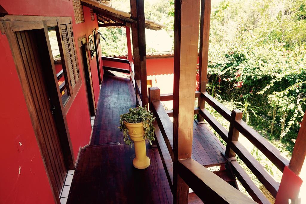 Novos Baianos Hostel E Pousada Porto Seguro Exteriör bild A balcony in a house
