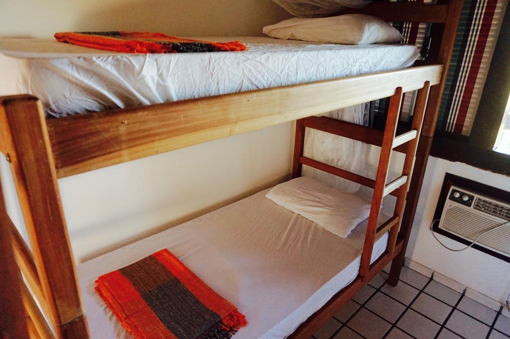 Novos Baianos Hostel E Pousada Porto Seguro Exteriör bild Bunk beds