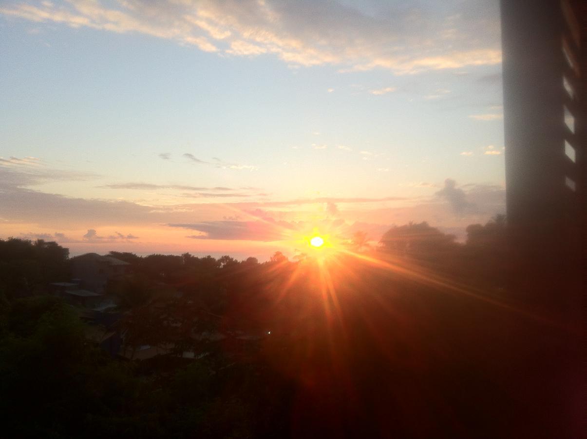 Novos Baianos Hostel E Pousada Porto Seguro Exteriör bild Sunset in the village