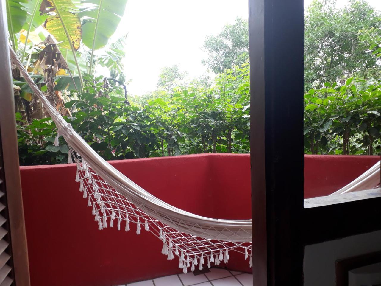 Novos Baianos Hostel E Pousada Porto Seguro Exteriör bild A hammock on a balcony